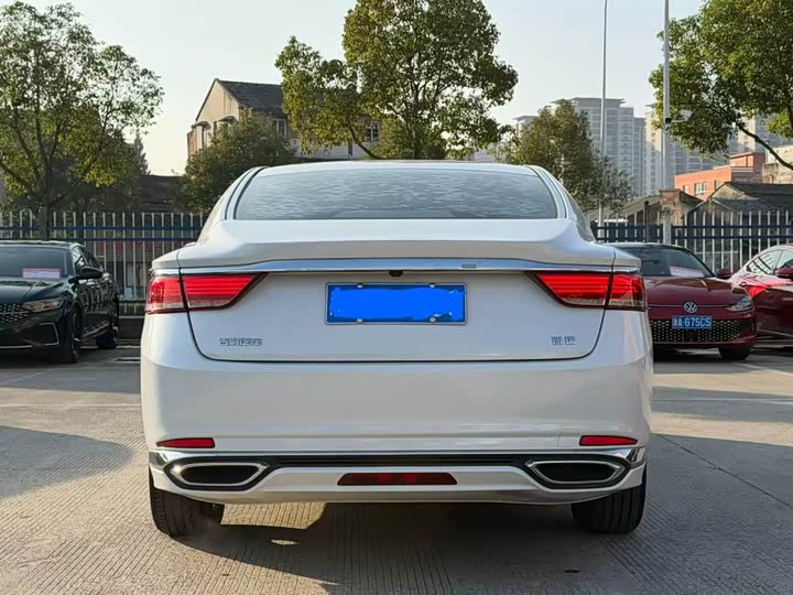 Фото 8 - Geely Emgrand GT