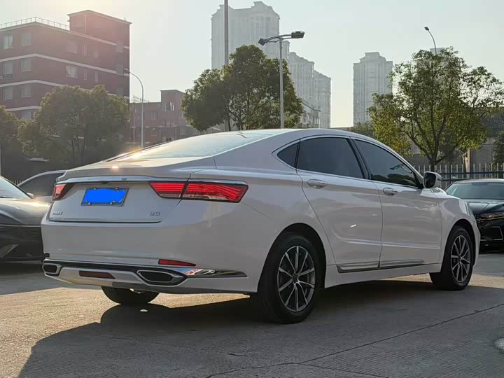 Фото 9 - Geely Emgrand GT