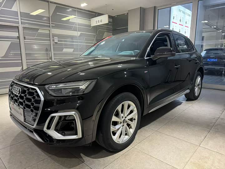 Фото 1 - Audi Q5L