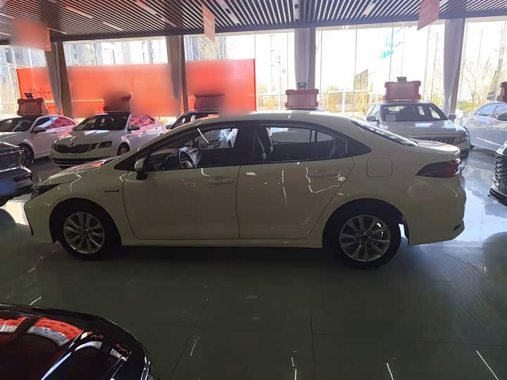 Фото 5 - Toyota Corolla