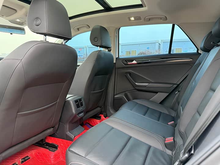 Фото 6 - Volkswagen T-Roc