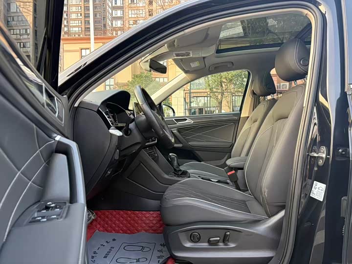 Фото 6 - Volkswagen Tiguan L Pro