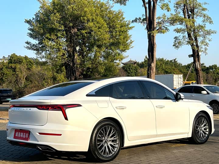 Фото 6 - Bestune B70