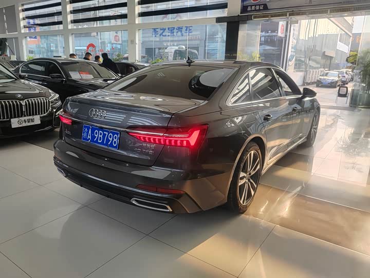 Фото 8 - Audi A6L