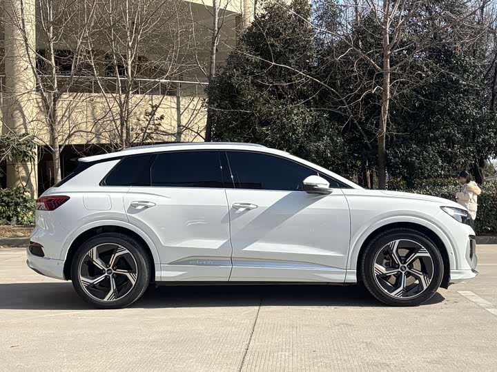 Фото 4 - Audi Q4 e-tron