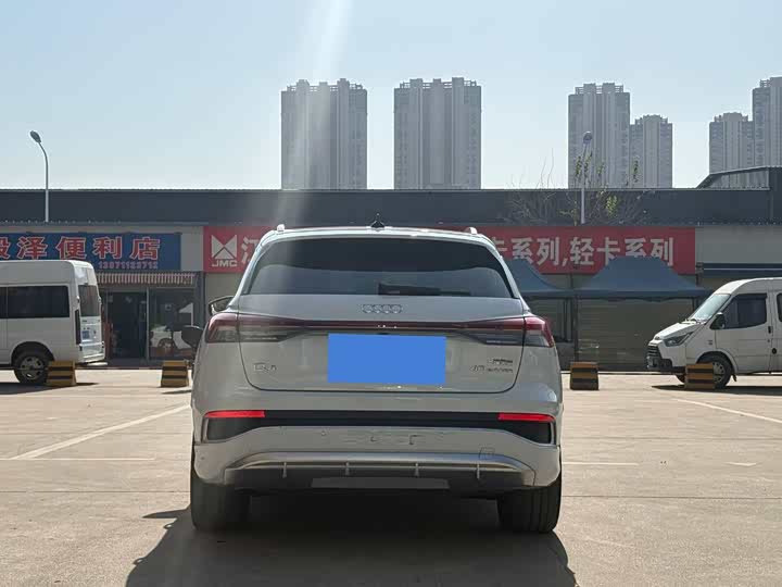 Фото 6 - Audi Q4 e-tron