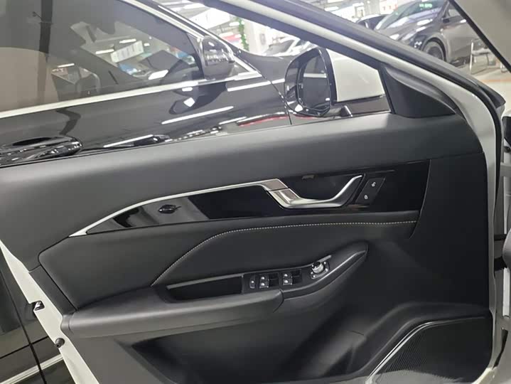 Фото 7 - Bestune B70