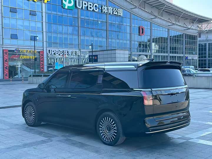 Фото 4 - Zeekr 009