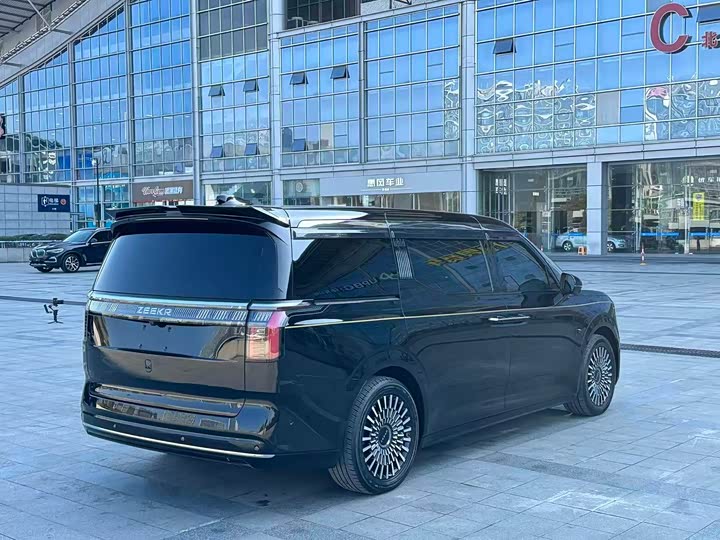 Фото 6 - Zeekr 009