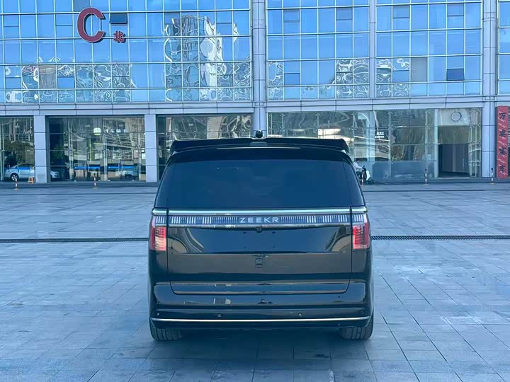 Фото 7 - Zeekr 009