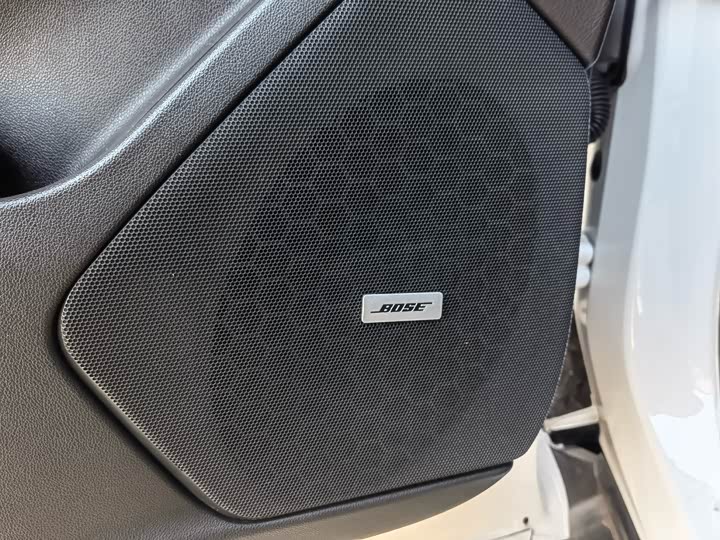 Фото 6 - Cadillac XT5