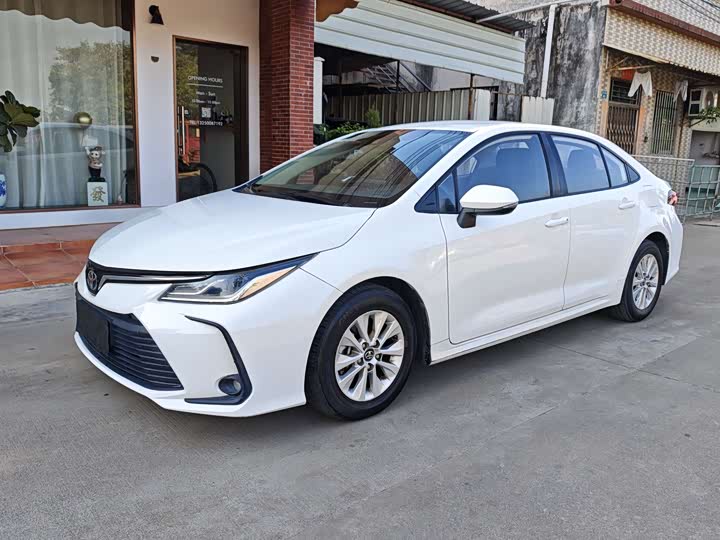 Фото 1 - Toyota Corolla