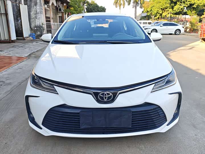 Фото 2 - Toyota Corolla