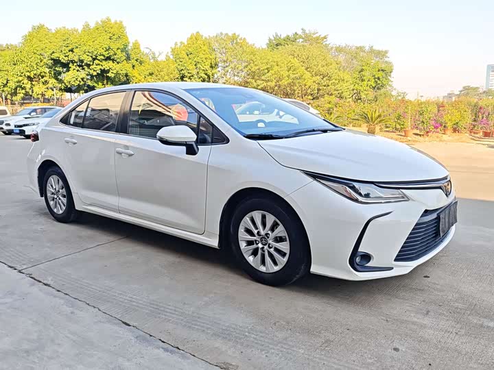 Фото 3 - Toyota Corolla