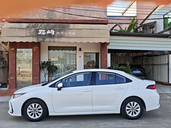 Фото 4 - Toyota Corolla