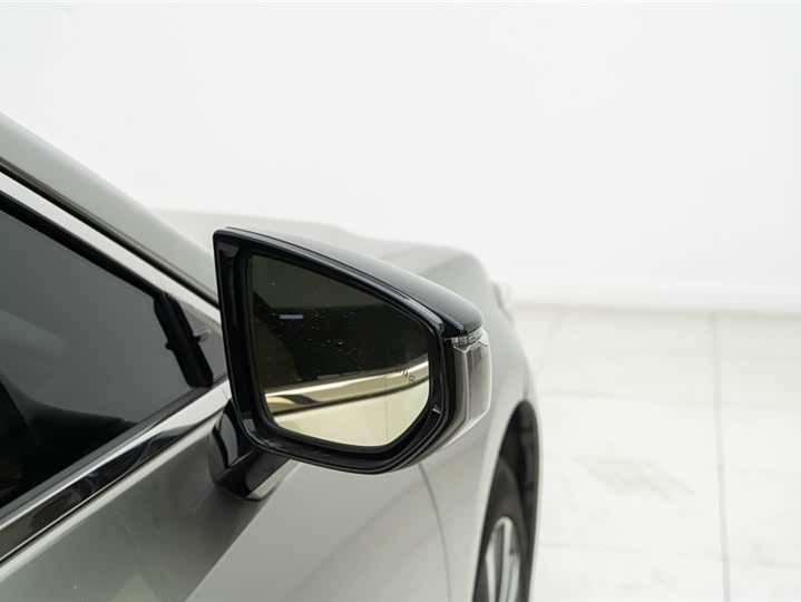 Фото 3 - Lexus ES