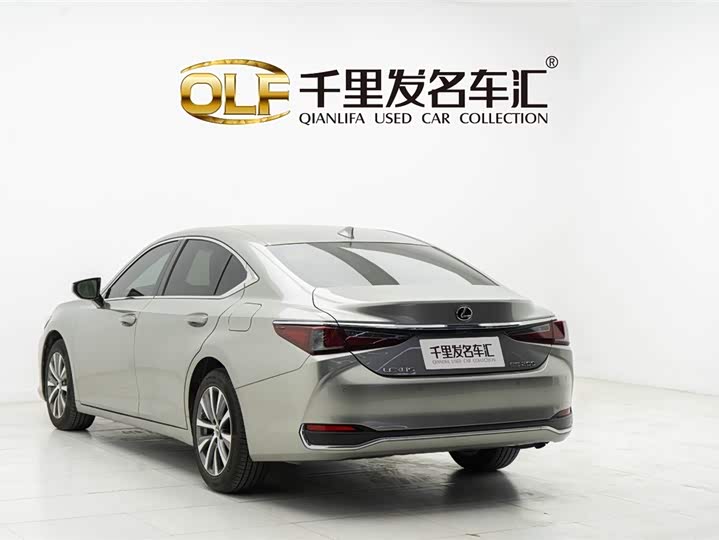Фото 6 - Lexus ES