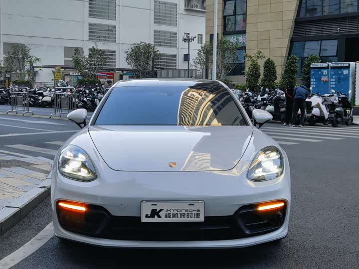 Фото 3 - Porsche Panamera