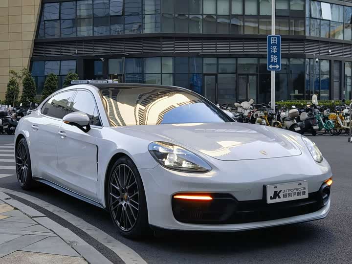 Фото 4 - Porsche Panamera