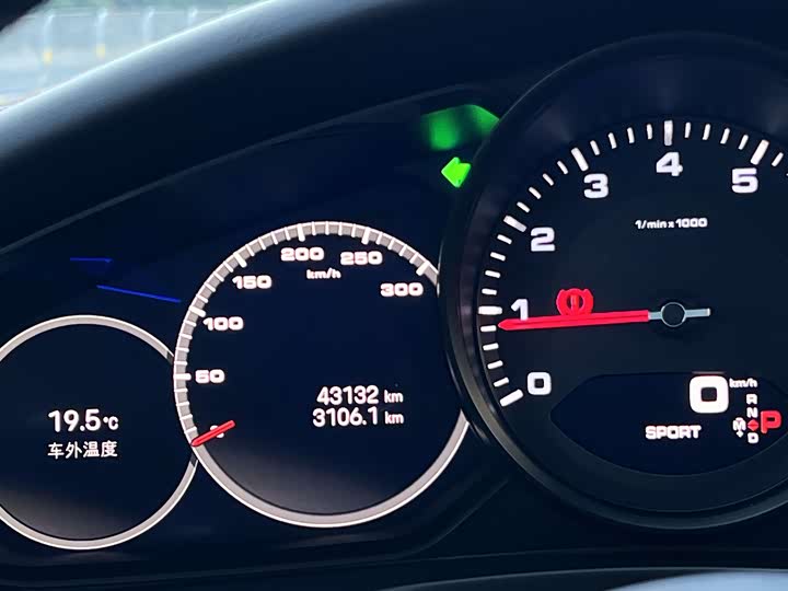 Фото 7 - Porsche Panamera