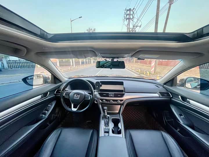 Фото 4 - Honda Accord