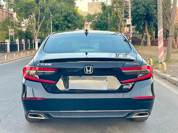 Фото 9 - Honda Accord