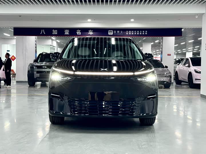 Фото 2 - XPeng X9