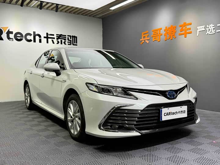 Фото 3 - Toyota Camry