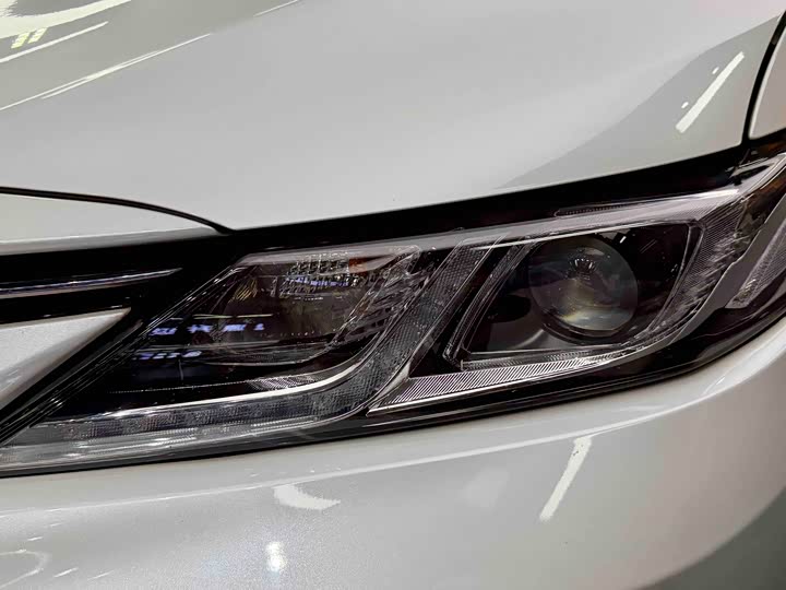 Фото 4 - Toyota Camry