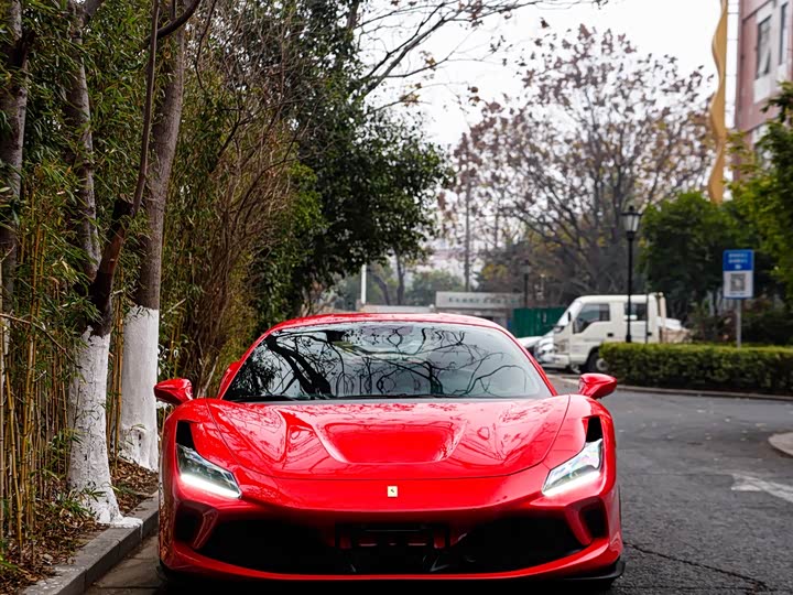 Фото 4 - Ferrari F8