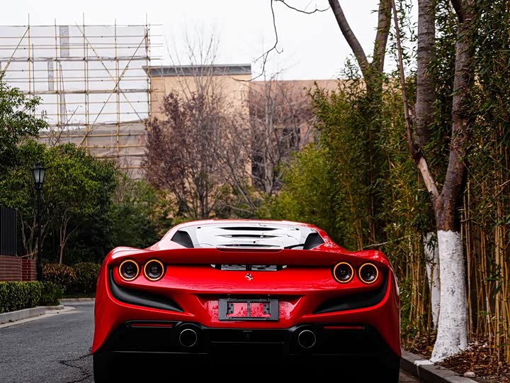 Фото 5 - Ferrari F8