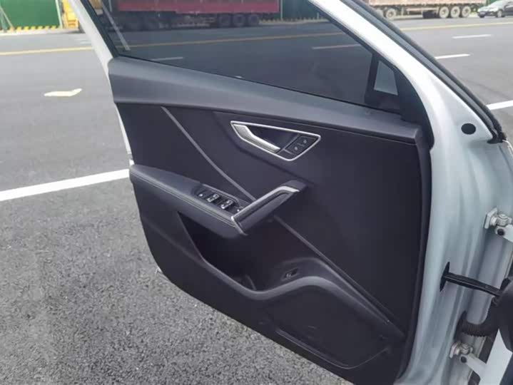 Фото 7 - Audi Q2L