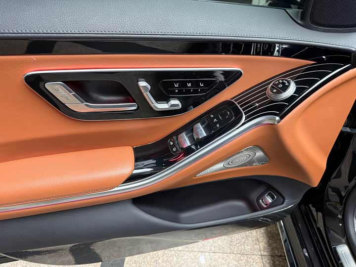 Фото 8 - Mercedes-Benz S-Class