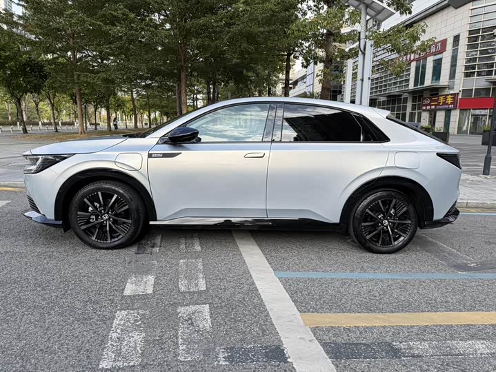 Фото 2 - Honda e:NP2