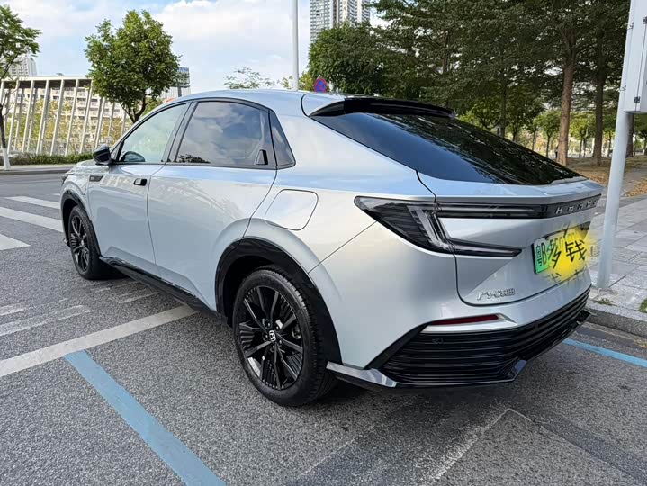 Фото 3 - Honda e:NP2