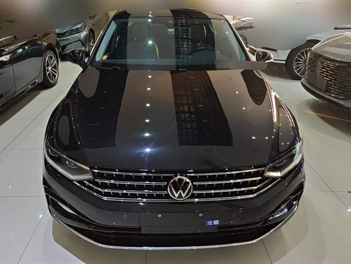 Фото 2 - Volkswagen Magotan