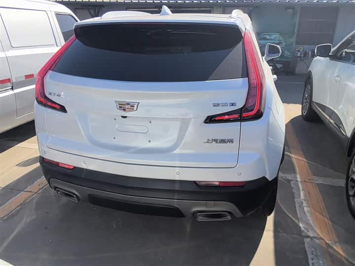 Фото 6 - Cadillac XT4