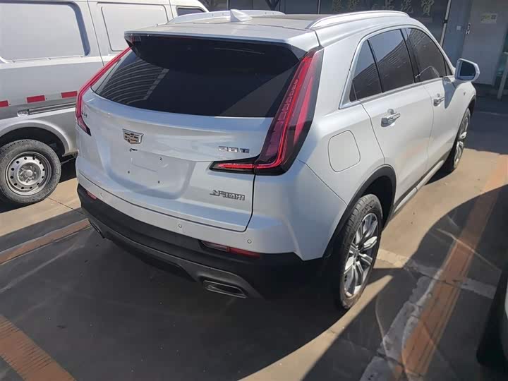 Фото 7 - Cadillac XT4