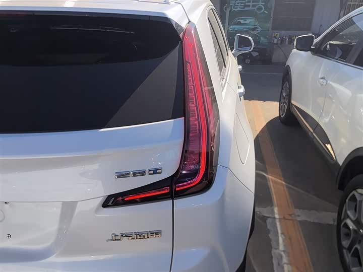 Фото 8 - Cadillac XT4