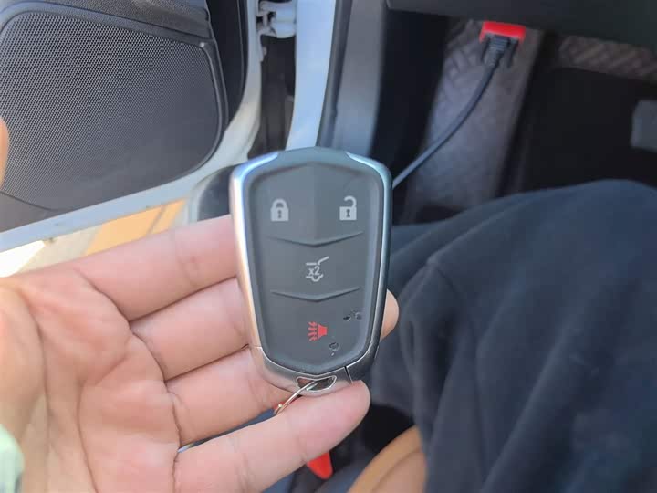 Фото 9 - Cadillac XT4