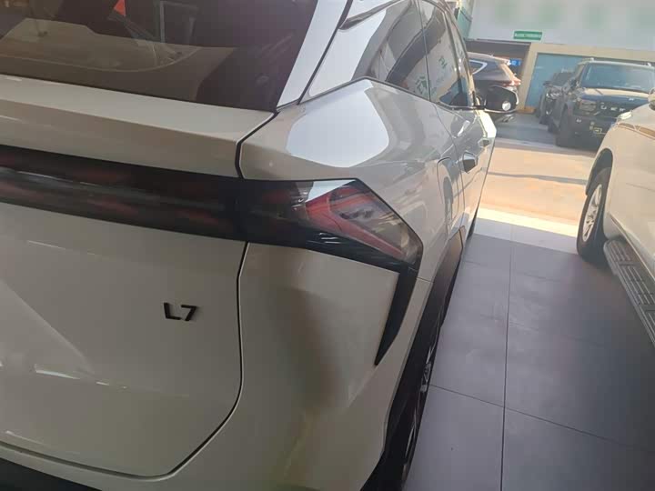 Фото 8 - Geely Galaxy L7