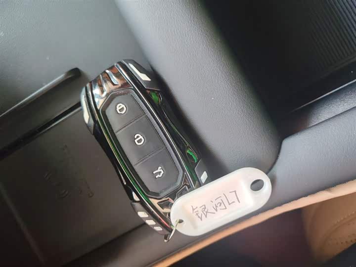 Фото 9 - Geely Galaxy L7