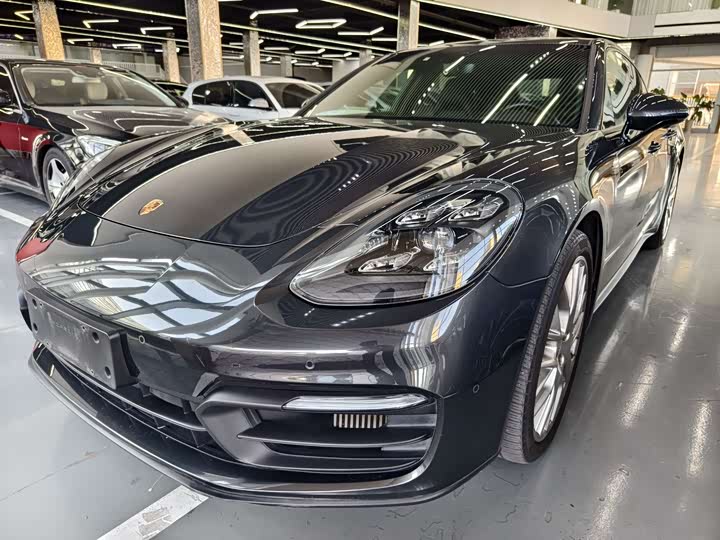 Фото 1 - Porsche Panamera