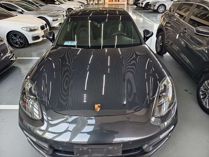 Фото 2 - Porsche Panamera