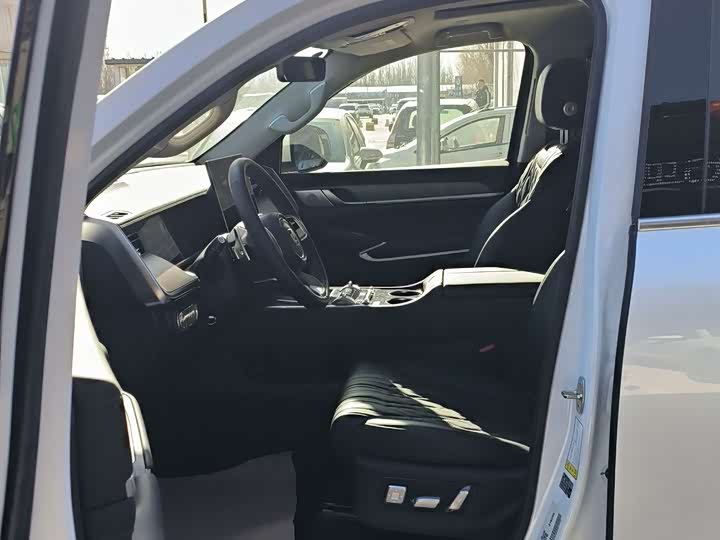 Фото 9 - Tank 500 Hybrid