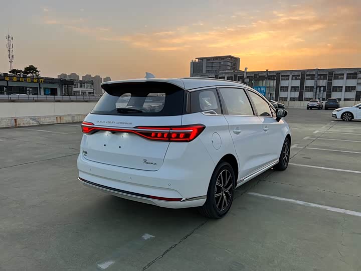 Фото 6 - BYD Song Max Hybrid