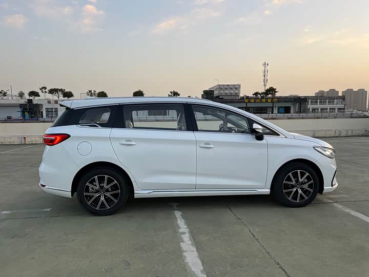 Фото 7 - BYD Song Max Hybrid