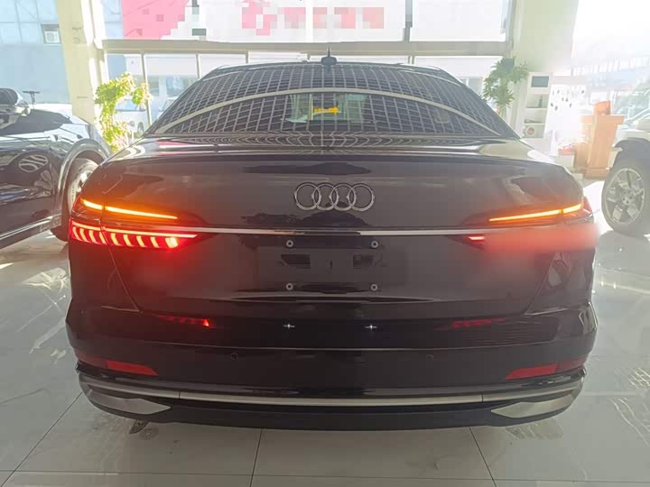 Фото 6 - Audi A6L