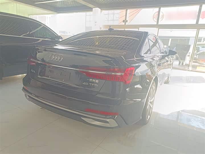 Фото 7 - Audi A6L