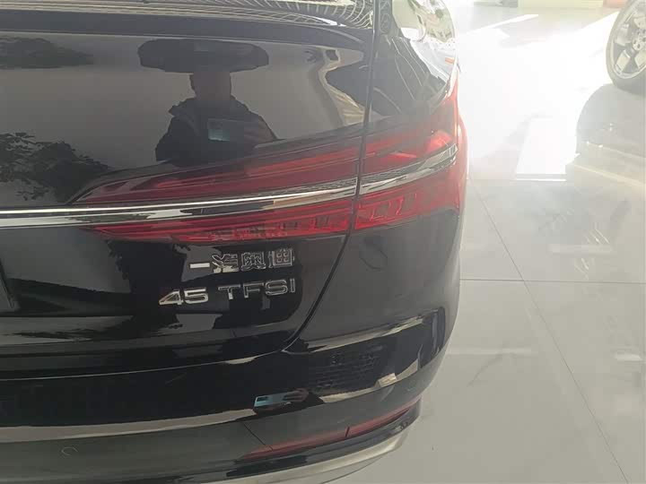 Фото 8 - Audi A6L